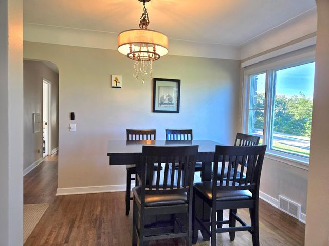 1736 E Shore Drive, Maplewood, MN 55109