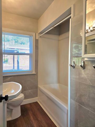 1736 E Shore Drive, Maplewood, MN 55109