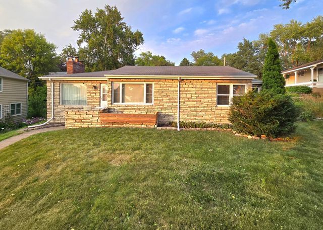 1736 E Shore Drive, Maplewood, MN 55109