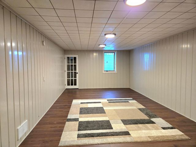 1736 E Shore Drive, Maplewood, MN 55109