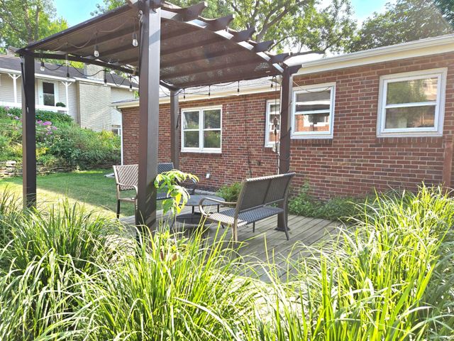 1736 E Shore Drive, Maplewood, MN 55109