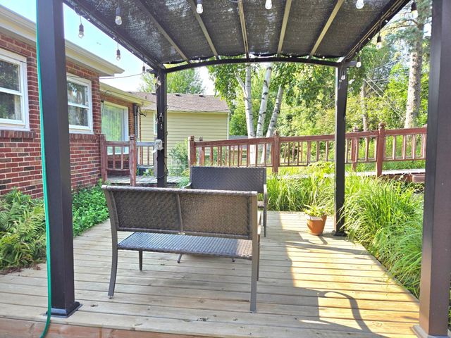 1736 E Shore Drive, Maplewood, MN 55109