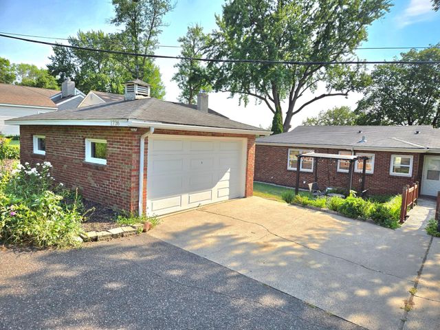 1736 E Shore Drive, Maplewood, MN 55109