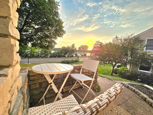 1736 E Shore Drive, Maplewood, MN 55109