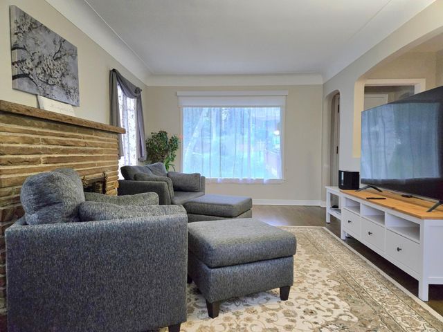 1736 E Shore Drive, Maplewood, MN 55109