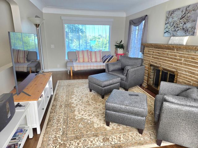 1736 E Shore Drive, Maplewood, MN 55109