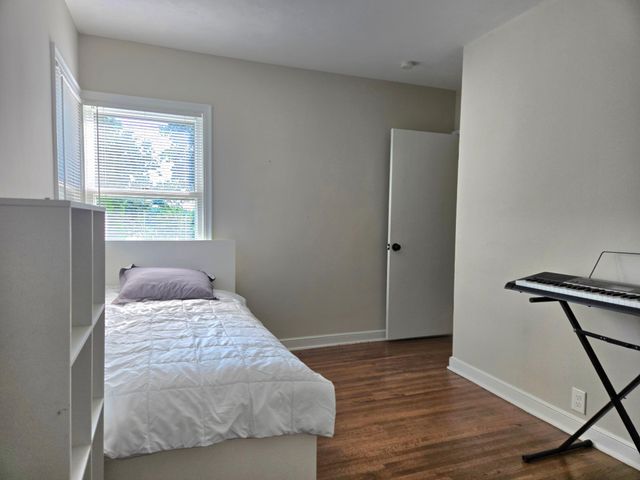 1736 E Shore Drive, Maplewood, MN 55109
