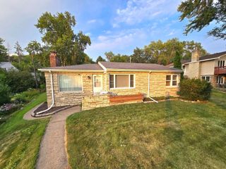 1736 E Shore Drive, Maplewood, MN 55109