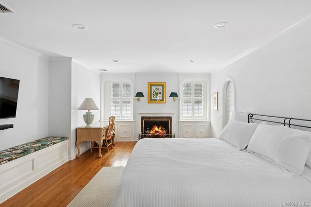 61 Factory Pond Road, Locust Valley, NY 11560