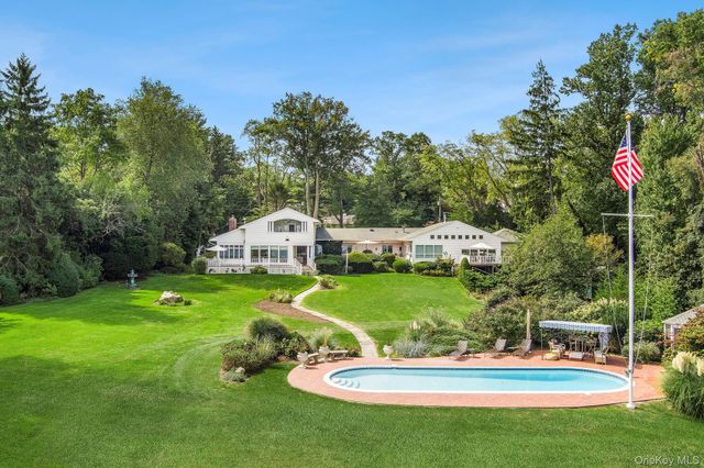 61 Factory Pond Road, Locust Valley, NY 11560