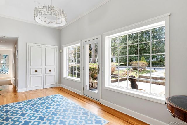 61 Factory Pond Road, Locust Valley, NY 11560