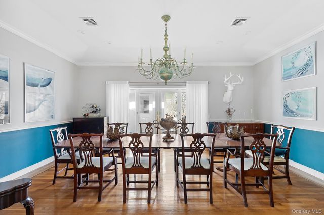 61 Factory Pond Road, Locust Valley, NY 11560