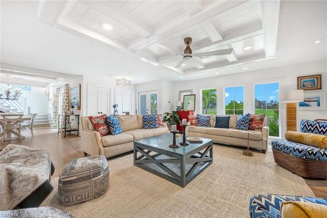 200 Burning Tree DR, Naples, FL 34105