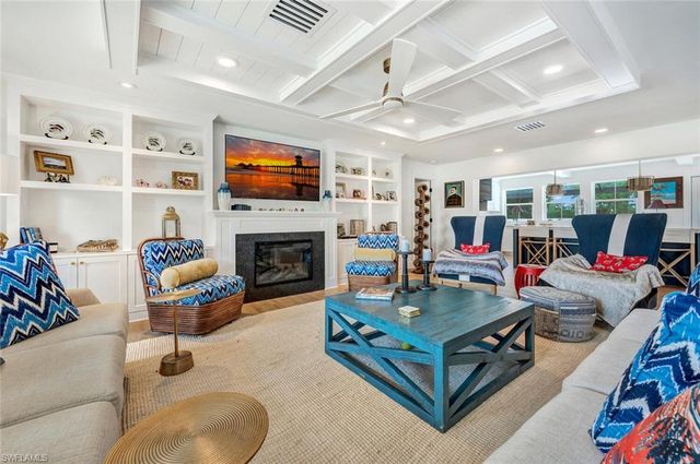 200 Burning Tree DR, Naples, FL 34105