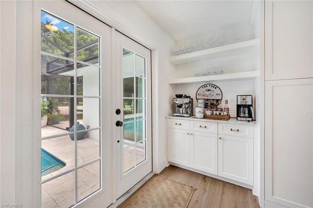 200 Burning Tree DR, Naples, FL 34105