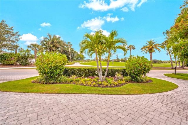 200 Burning Tree DR, Naples, FL 34105
