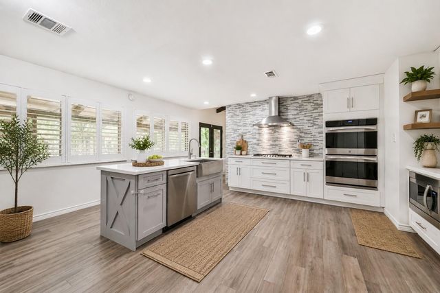 312 S 15th Street, La Porte, TX 77571