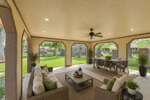 312 S 15th Street, La Porte, TX 77571