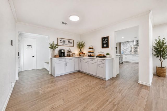 312 S 15th Street, La Porte, TX 77571