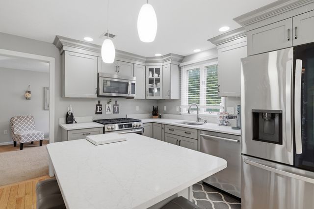 15 Bird Rd, Mansfield, MA 02048