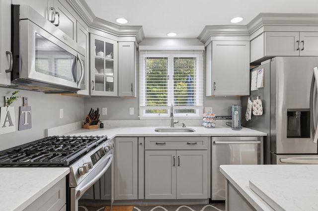 15 Bird Rd, Mansfield, MA 02048