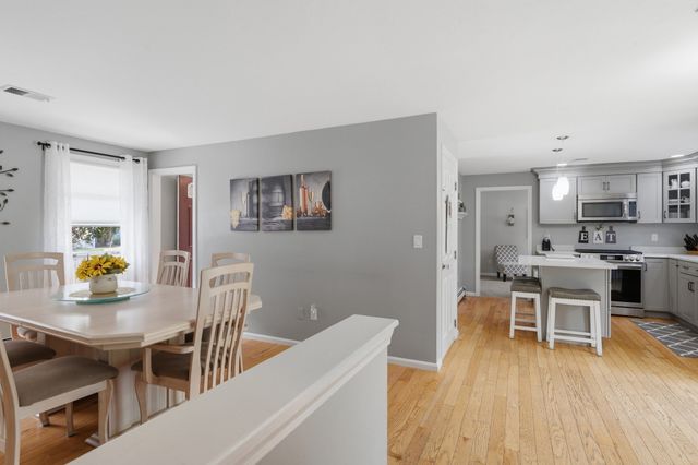 15 Bird Rd, Mansfield, MA 02048