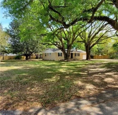 5522 6th Street, Satsuma, AL 36572