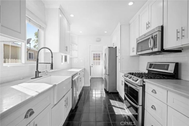 6637 Capps, Reseda, CA 91335