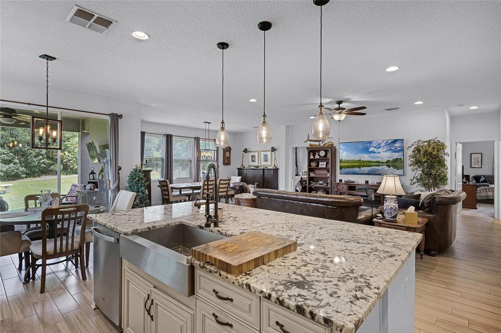 Image 13 of property listing at 31936 GEOFF WAY, Sorrento, FL 32776