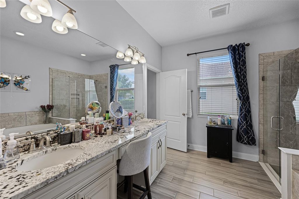 Image 17 of property listing at 31936 GEOFF WAY, Sorrento, FL 32776