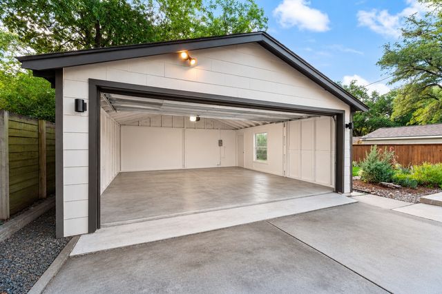 3016 6th Avenue, Fort Worth, TX 76110