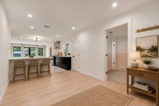 3016 6th Avenue, Fort Worth, TX 76110