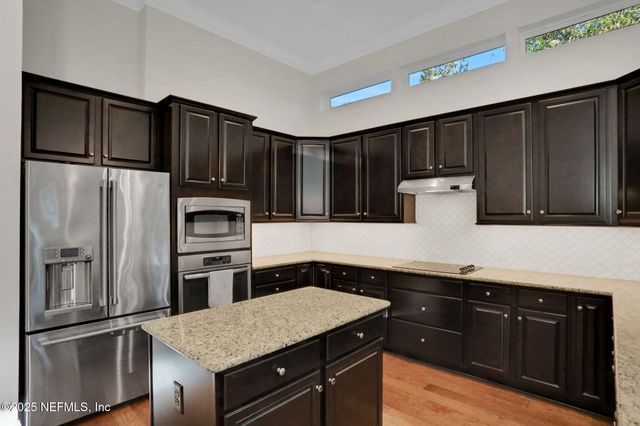 527 E KESLEY Lane, Jacksonville, FL 32259