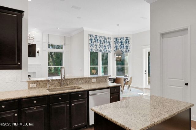 527 E KESLEY Lane, Jacksonville, FL 32259