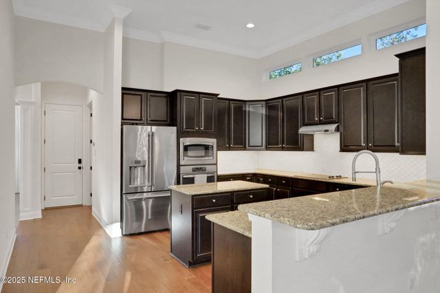 527 E KESLEY Lane, Jacksonville, FL 32259