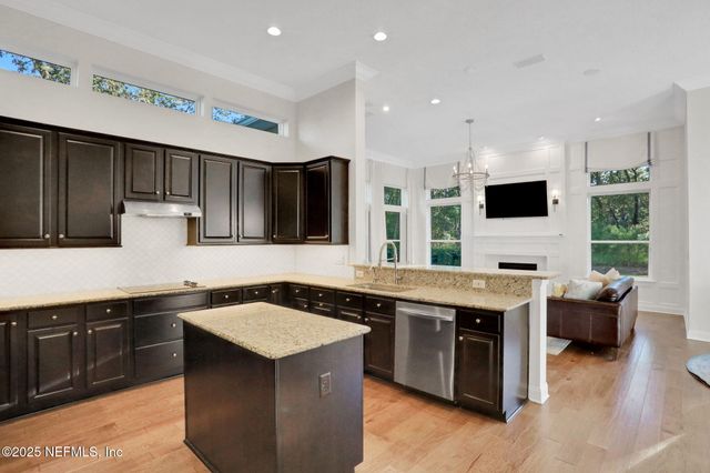 527 E KESLEY Lane, Jacksonville, FL 32259