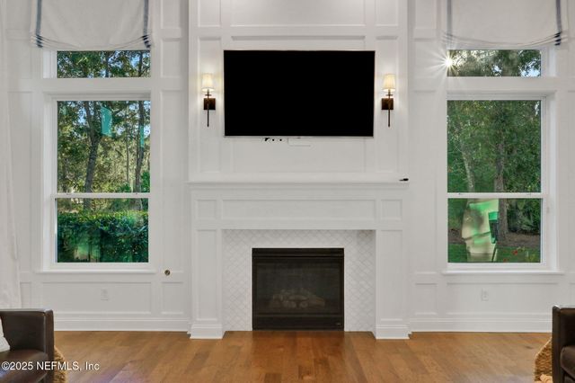 527 E KESLEY Lane, Jacksonville, FL 32259