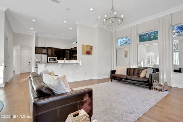 527 E KESLEY Lane, Jacksonville, FL 32259