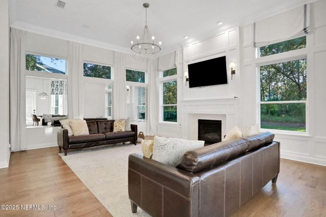 527 E KESLEY Lane, Jacksonville, FL 32259