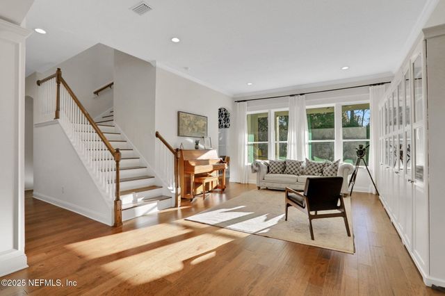 527 E KESLEY Lane, Jacksonville, FL 32259