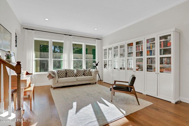 527 E KESLEY Lane, Jacksonville, FL 32259