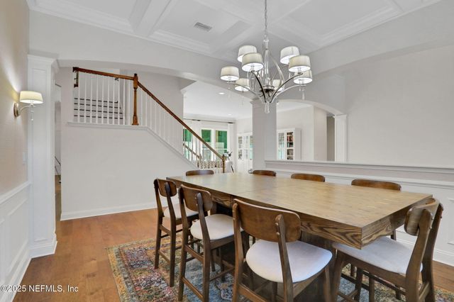 527 E KESLEY Lane, Jacksonville, FL 32259