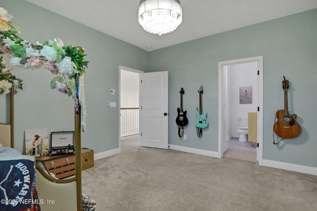 527 E KESLEY Lane, Jacksonville, FL 32259