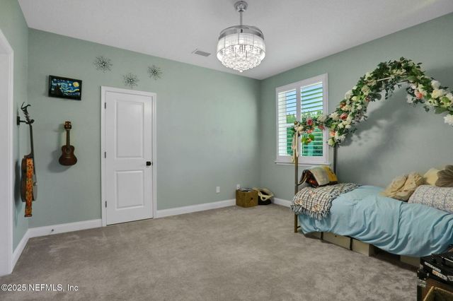 527 E KESLEY Lane, Jacksonville, FL 32259