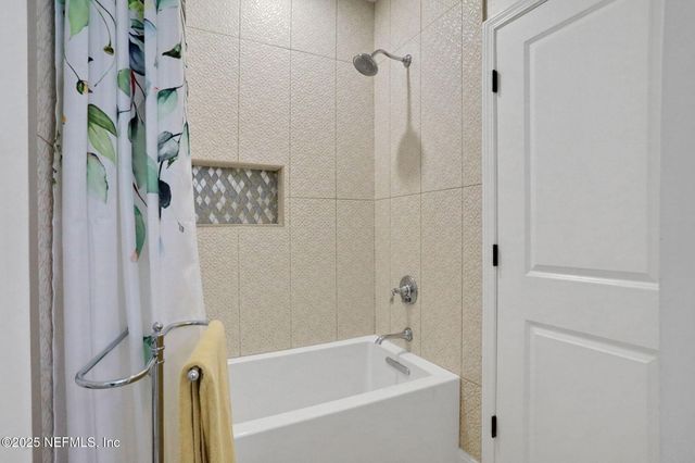 527 E KESLEY Lane, Jacksonville, FL 32259