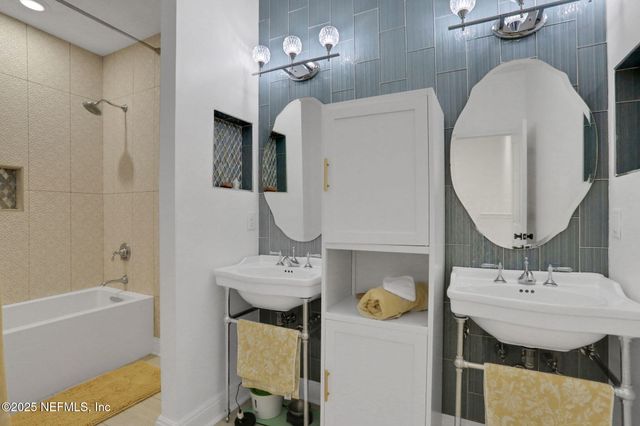 527 E KESLEY Lane, Jacksonville, FL 32259