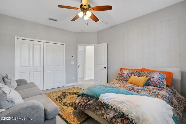 527 E KESLEY Lane, Jacksonville, FL 32259