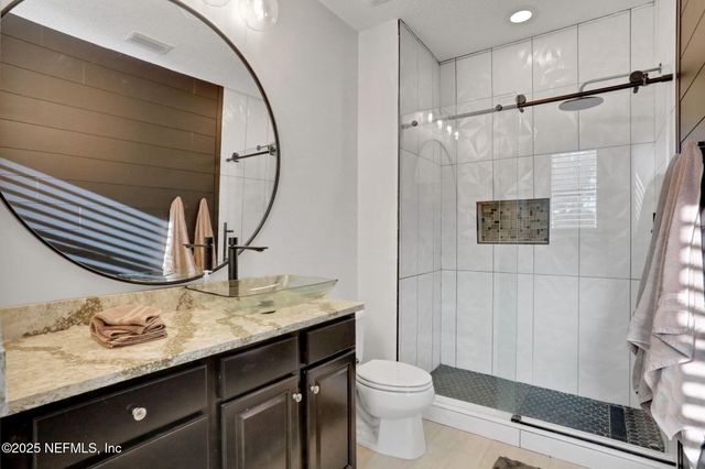 527 E KESLEY Lane, Jacksonville, FL 32259