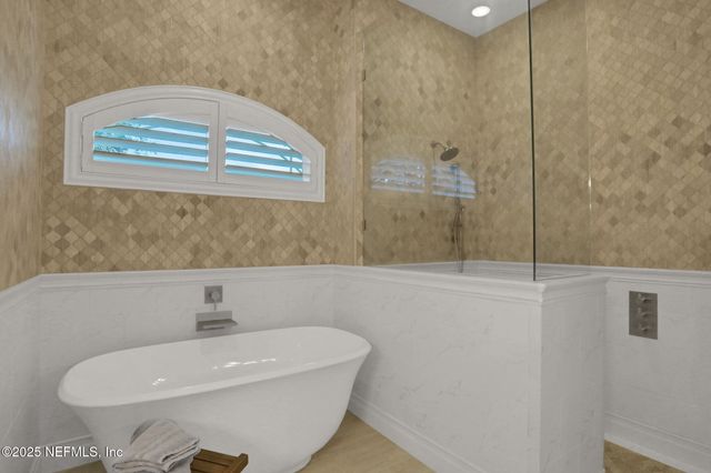 527 E KESLEY Lane, Jacksonville, FL 32259