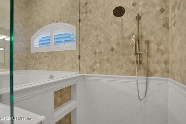 527 E KESLEY Lane, Jacksonville, FL 32259